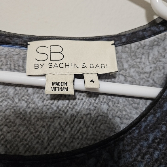 Sachin & Babi SB black gray pattern long sleeve gathered top size 4 - Picture 8 of 8